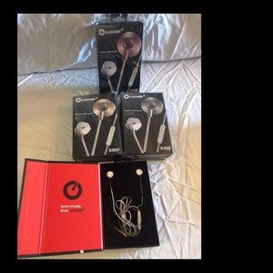 Woozik B-900 & B-950 Earbud headphones